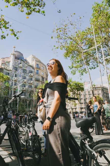 Barcelona Private E-Bike Tour (2.5h): Gaudí & City Stories - Starting at Carrer de Pamplona and reaching the coast