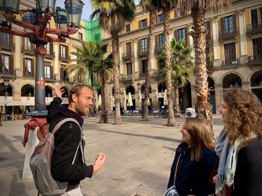 Barcelona: Ramblas, Old Town & Gaudí Houses Walking Tour - Passeig de Gràcia and Barcelona’s modernist turn