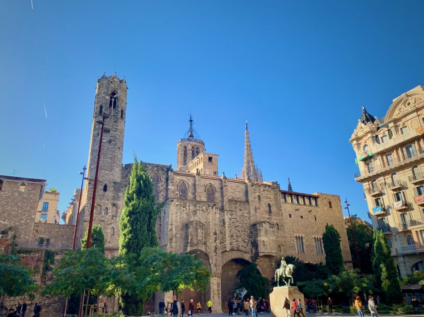 Barcelona: Ramblas, Old Town & Gaudí Houses Walking Tour - What the 150-minute schedule feels like