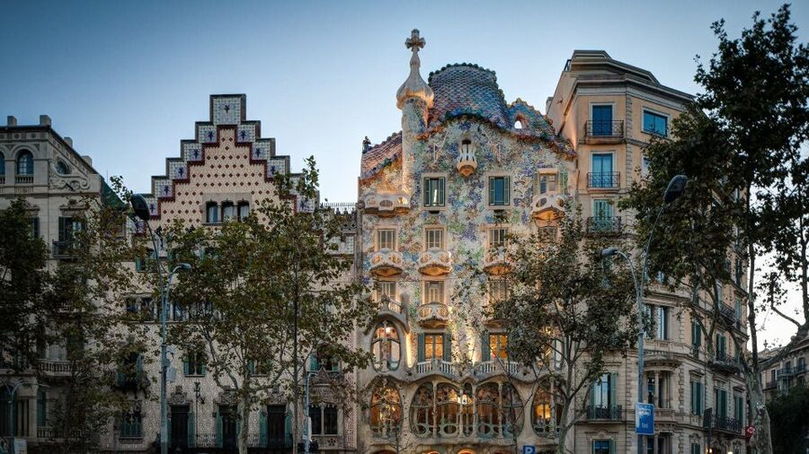 Barcelona: Sagrada Familia and City Tour with Hotel Pickup - Hotel pickup and the private vehicle