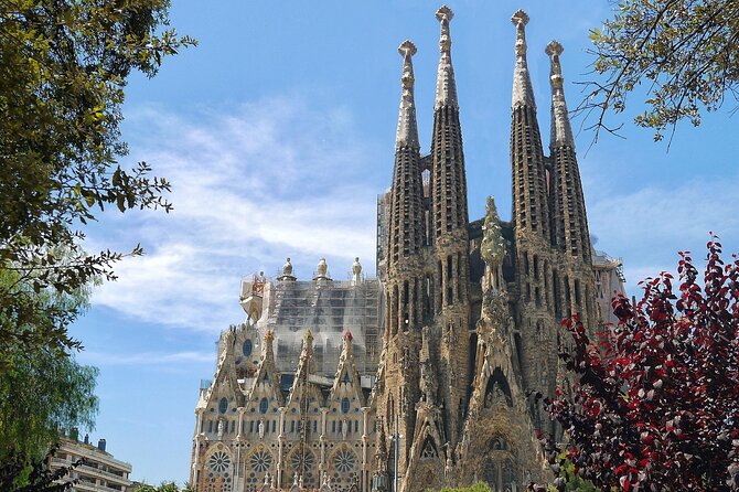 Barcelona: Sagrada Familia, Modernism and Gothic Quarter - Starting with the Sagrada Familia from the outside