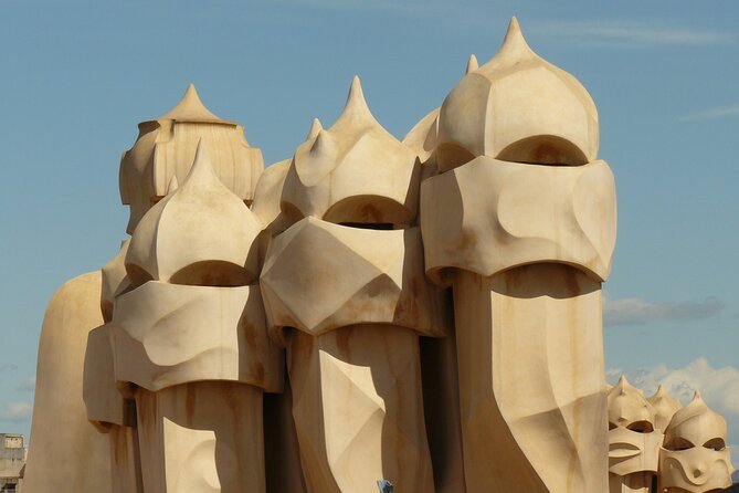 Barcelona: Sagrada Familia, Modernism and Gothic Quarter - Entering Barcelona’s Gothic Quarter
