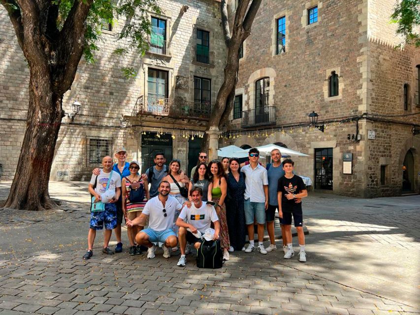 Barcelona: Sagrada Familia, Modernism, and Old Town Tour - Ending at Plaça del Rei