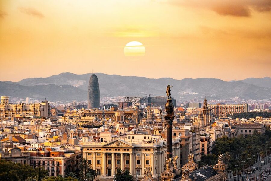 Barcelona: Sagrada Familia, Modernism, and Old Town Tour - Crossing town by metro