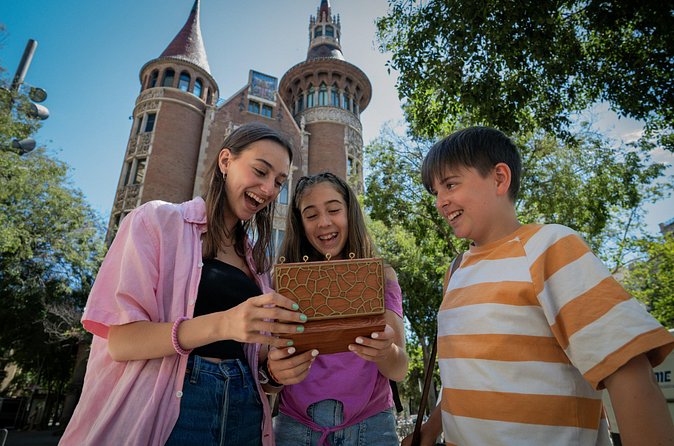 Barcelona Street Escape: Gaudi and the Hidden Treasure - Timing, transport, and weather planning