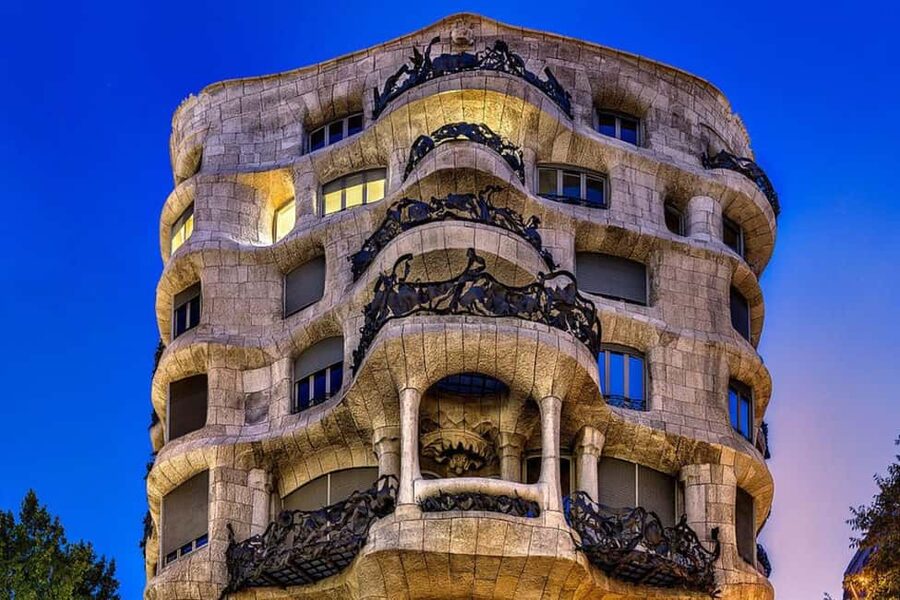 Barcelona Walking Tour: Modernisme & Iconic Architecture - The Antoni Tàpies Foundation and Montaner i Simon