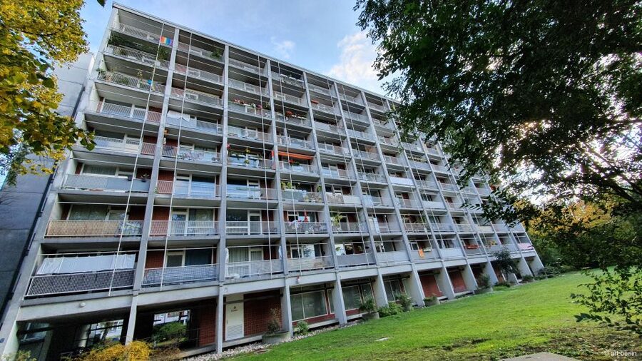Berlin: Guided Architectural Walking Tour of Hansaviertel - Meeting the architects behind the district