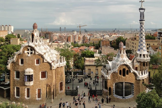 Best Gaudi Private Tour with Sagrada Familia & Park Guell in BCN - What the private vehicle adds