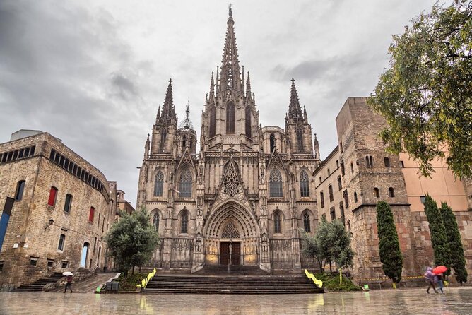 Bike Tour in Barcelona: History, Architecture and Culture - Sagrada Família: 20 minutes with Gaudí