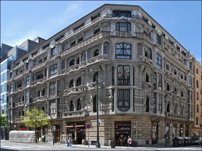 Bilbao: Historical and Architectural Walking Tour - Pintxo-pote gives the walk a local finish