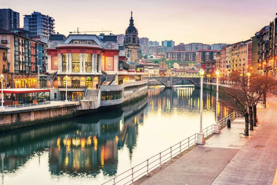 Bilbao: Historical and Architectural Walking Tour - Banks, gardens, and the business center
