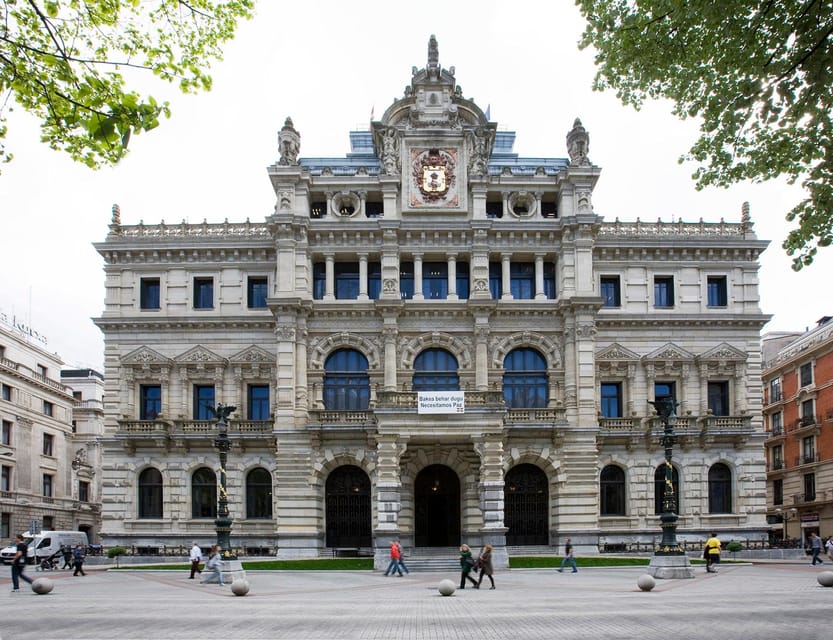 Bilbao: Historical and Architectural Walking Tour - Inside the Bilbao metro