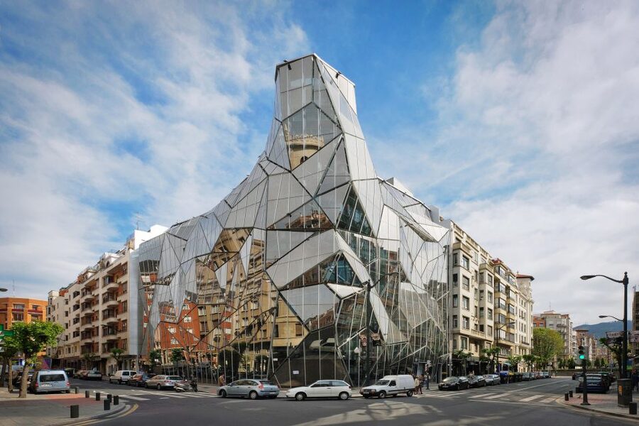 Bilbao: Historical and Architectural Walking Tour - Old Alhóndiga and the city’s changing purpose