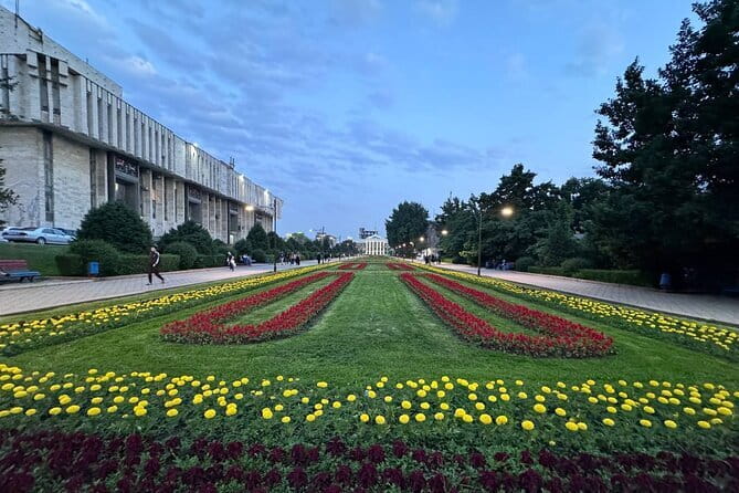 Bishkek : USSR History, Soviet Architects ,Statues & Mosaics - Mosaics that turned public walls into art