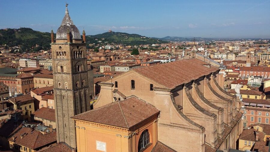 Bologna: Guided Architecture Walking Tour - Key points at a glance