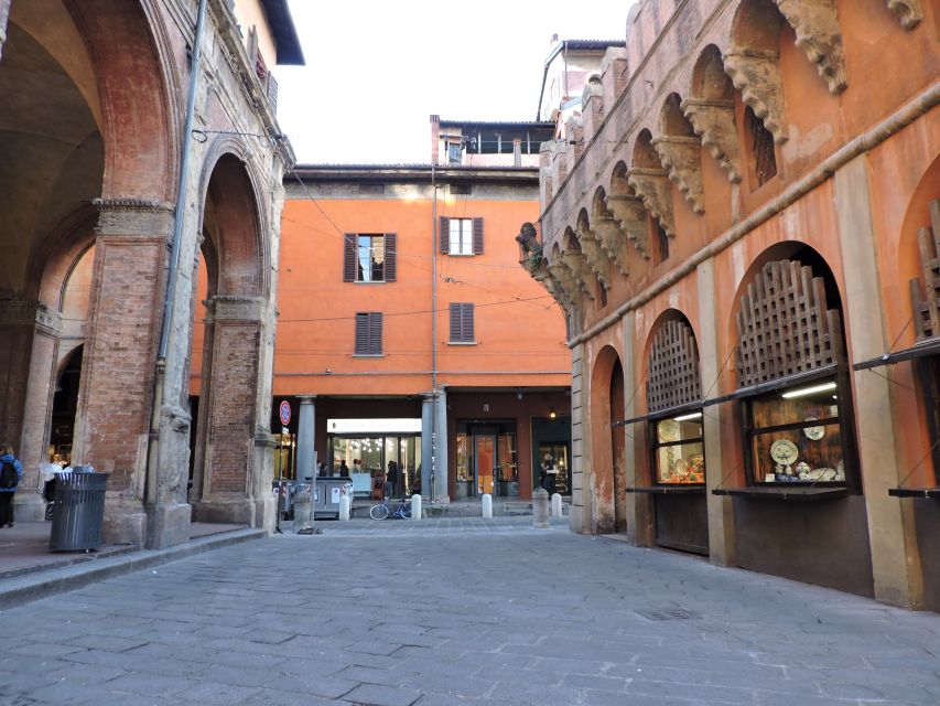 Bologna: Guided Architecture Walking Tour - Price, flexibility, and what is not included