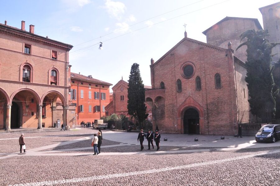 Bologna: Guided Architecture Walking Tour - Piazza del Nettuno and Bologna’s civic center