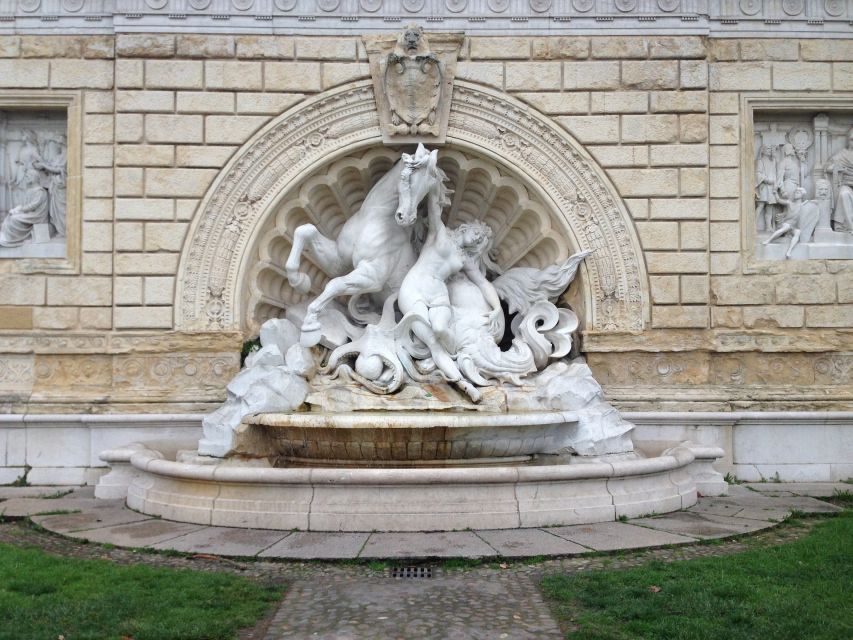 Bologna: Guided Architecture Walking Tour - Meeting the guide at Archiginnasio Palace
