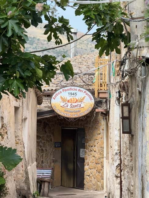 Borgo Parrini Gaudí-style: a walking tour in a colorful art village - Starting at Brugnano Energia