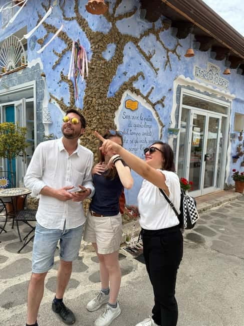Borgo Parrini Gaudí-style: a walking tour in a colorful art village - What the hosts add to the visit