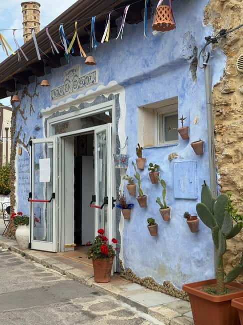 Borgo Parrini Gaudí-style: a walking tour in a colorful art village - Who will enjoy Borgo Parrini most