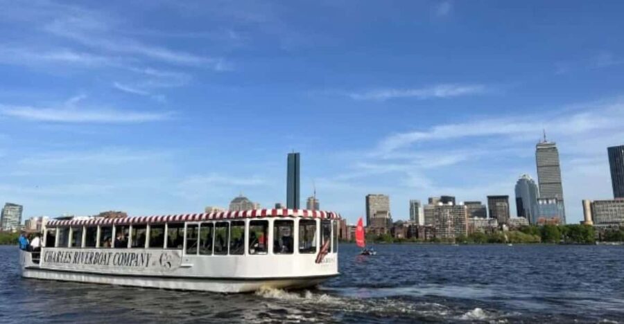 Boston: Harbor and Charles River Architecture Boat Tour - What the live guide adds