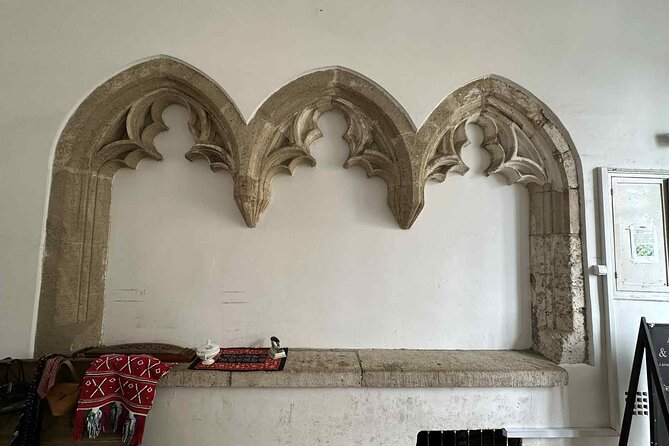 Buda Castle Tour: History and Architecture - Printing, inns, and the old gate at Fortuna Street