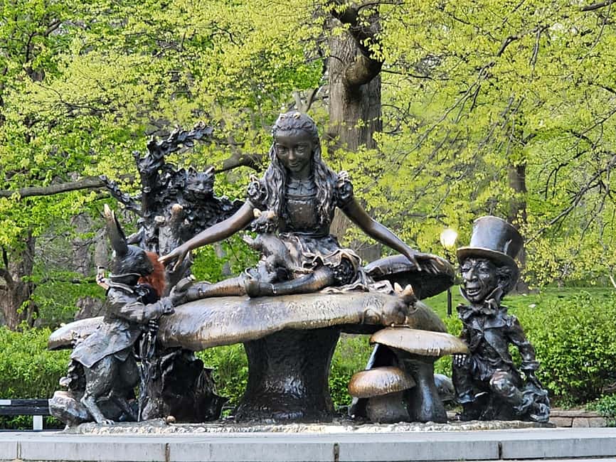 Central Park, NY: Nature, Architecture and Movie Scenes Tour - The Home Alone 2 arch and Central Park’s carved stone