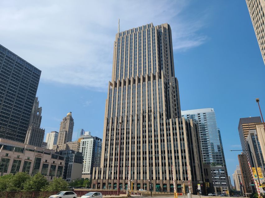 Chicago: 45-Minute Family-Friendly Architecture River Cruise - Food, drinks, and the onboard bar