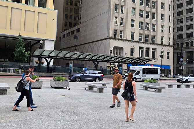 Chicago Architecture and True Crime Tour - What you see inside the buildings