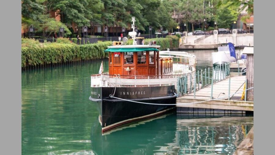 Chicago: Architecture Boat Tour with Drinks - Finding the boat at Ogden Slip