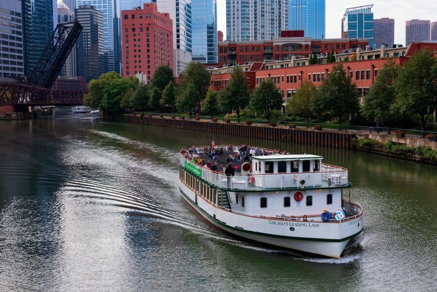 Chicago: Architecture Center Cruise on Chicago's First Lady - How the guides shape the experience