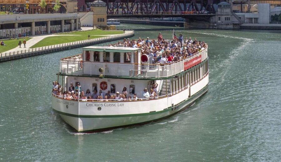 Chicago: Architecture Center Cruise on Chicago's First Lady - Accessibility and practical limits at the dock