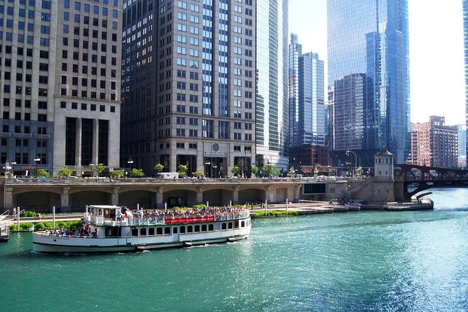 Chicago Architecture Center River Cruise aboard First Lady - 150 North Riverside and the engineering show