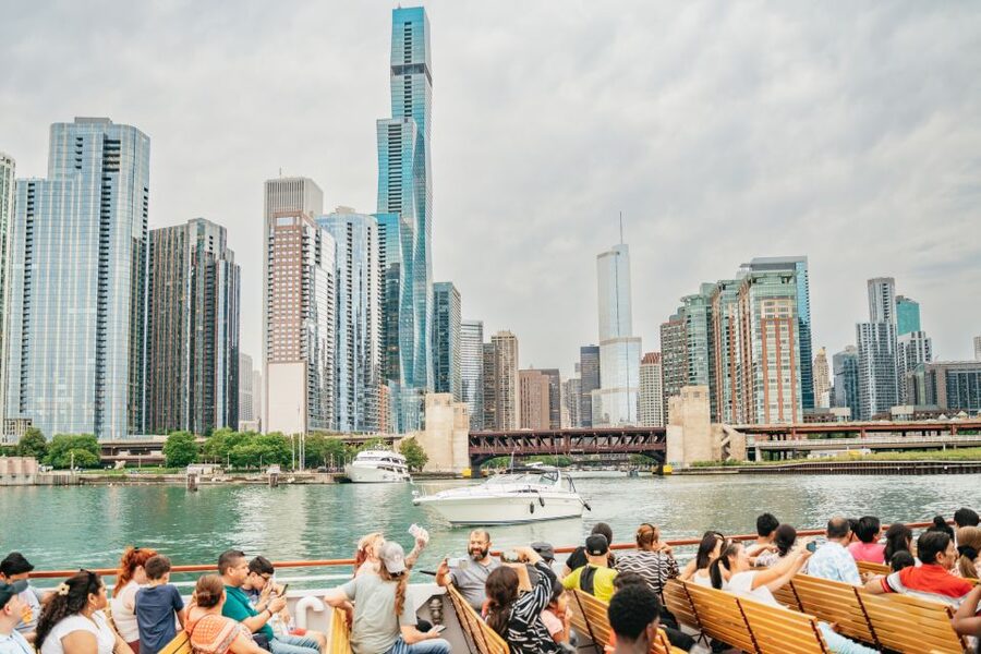Chicago: Architecture River Cruise Skip-the-Ticket Line - What the boat ride feels like