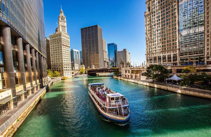 Chicago: Architecture River Tour and Hop-on Hop-off Bus Tour - Using the open-top Big Bus route