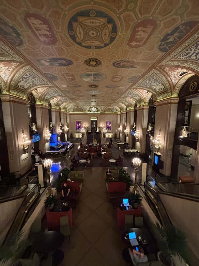 Chicago: Architecture & True Crime History - The darker stories behind the city