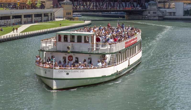 Chicago: First Lady River Cruise & Architecture Center Combo - Check In at the Michigan Avenue Bridge