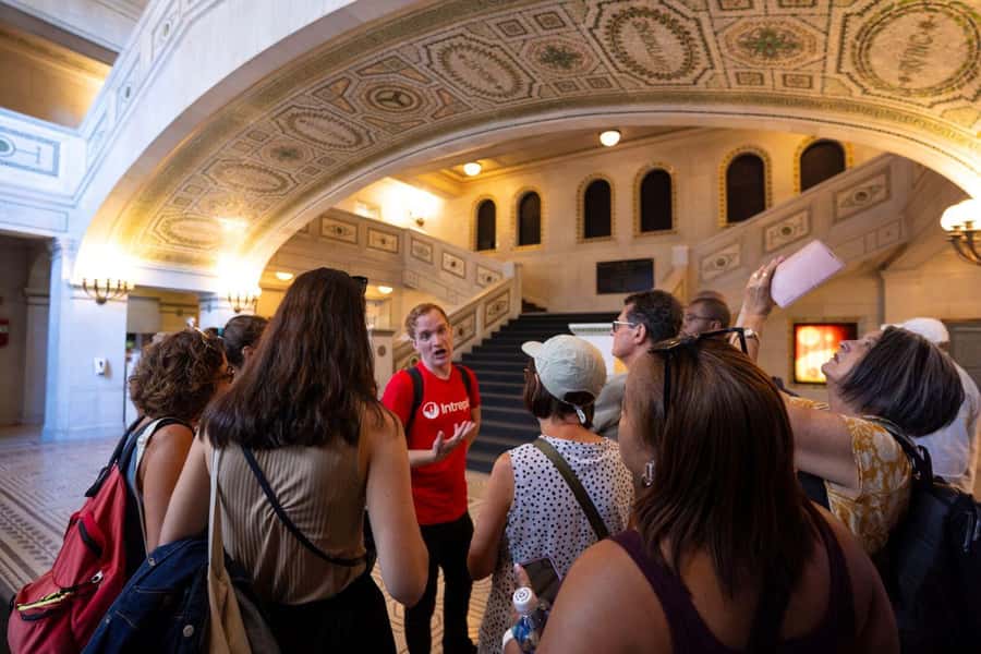 Chicago: Food, History and Architecture Tour - Popcorn, hot dogs, pizza, and Italian beef