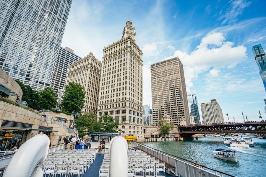 Chicago River: 1.5-Hour Guided Architecture Cruise - The north branch and the scale of Merchandise Mart
