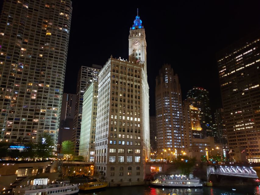 Chicago River: 1.5-Hour Guided Architecture Cruise - Food, drinks, and the practical side of the ride
