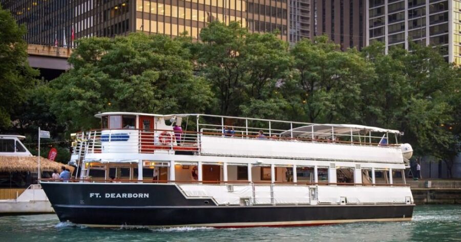 Chicago River: 1.5-Hour Guided Architecture Riverboat Tour - Why the Chicago River makes such a good classroom