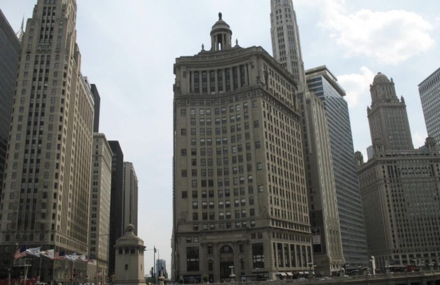 Chicago River: 1.5-Hour Guided Architecture Riverboat Tour - The opening stretch: Chicago’s older towers
