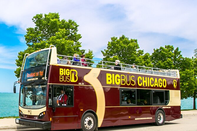 Chicago River Architecture Tour and Big Bus Hop-on Hop-off Tour - Stop 4: Hilton Chicago and Grant Park