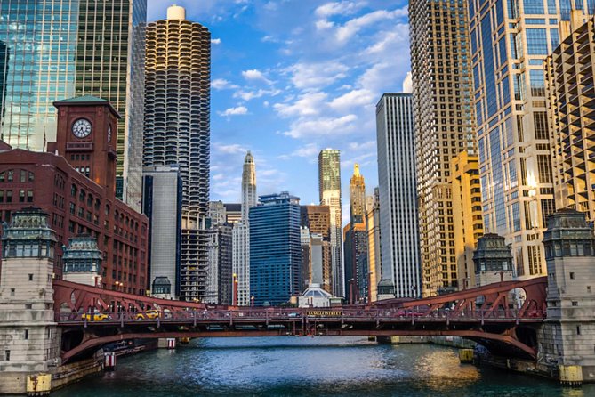 Chicago River Architecture Tour with Small Boat Upgrade Option - The 90-minute Chicago River route