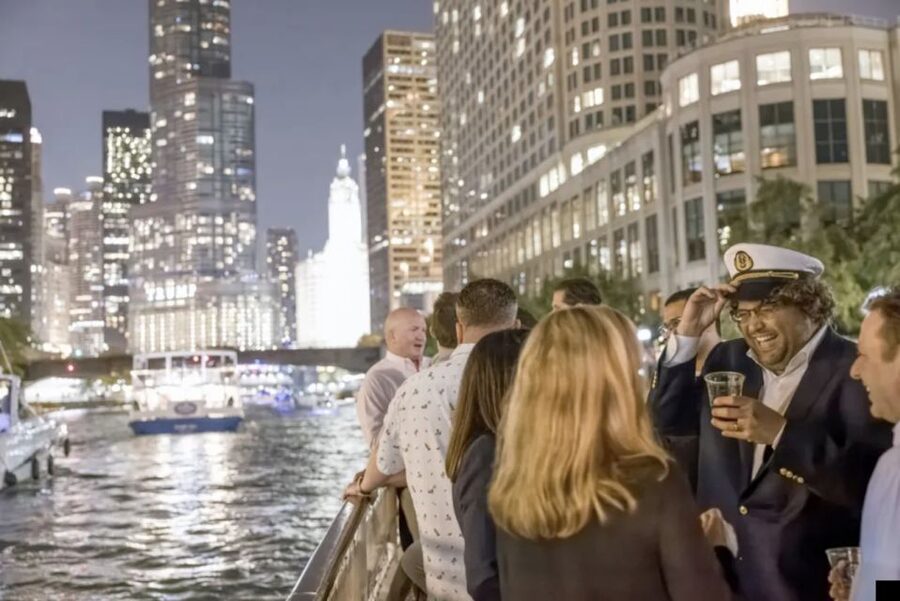 Chicago River: Guided Sunset Cocktail & Architecture Tour - Why the Chicago River is the right place to learn architecture