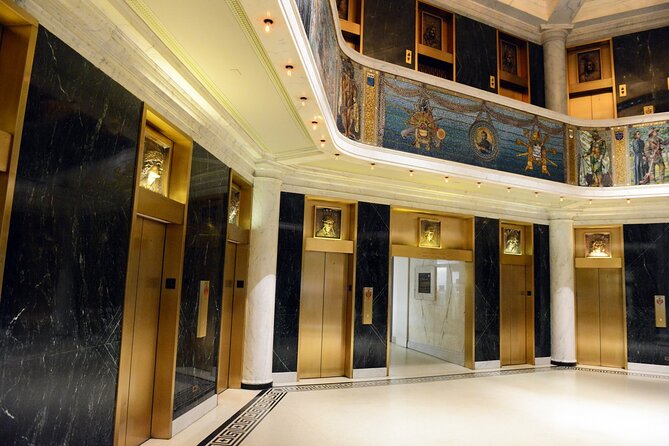 Chicago's Secret Interiors Architectural Walking Tour - Starting at Union Station and entering the Loop