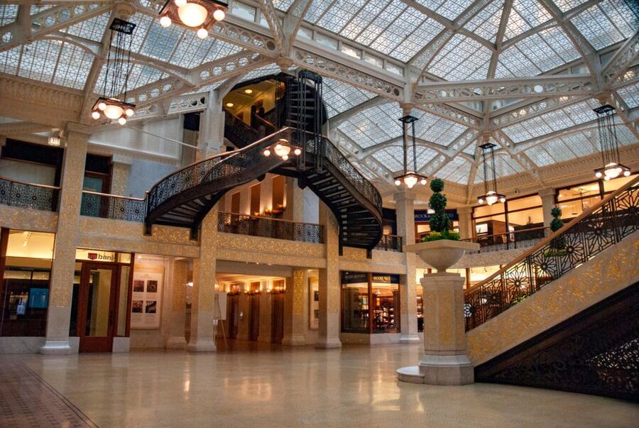 Chicago: Secret Interiors Architecture Walking Tour - South LaSalle Street and the Loop’s grand stage