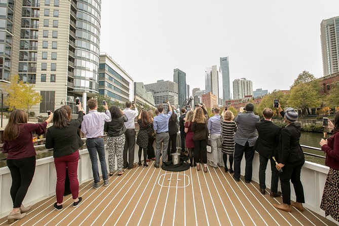 City Cruises Chicago: River Architectural Lunch Cruise - Merchandise Mart from the river