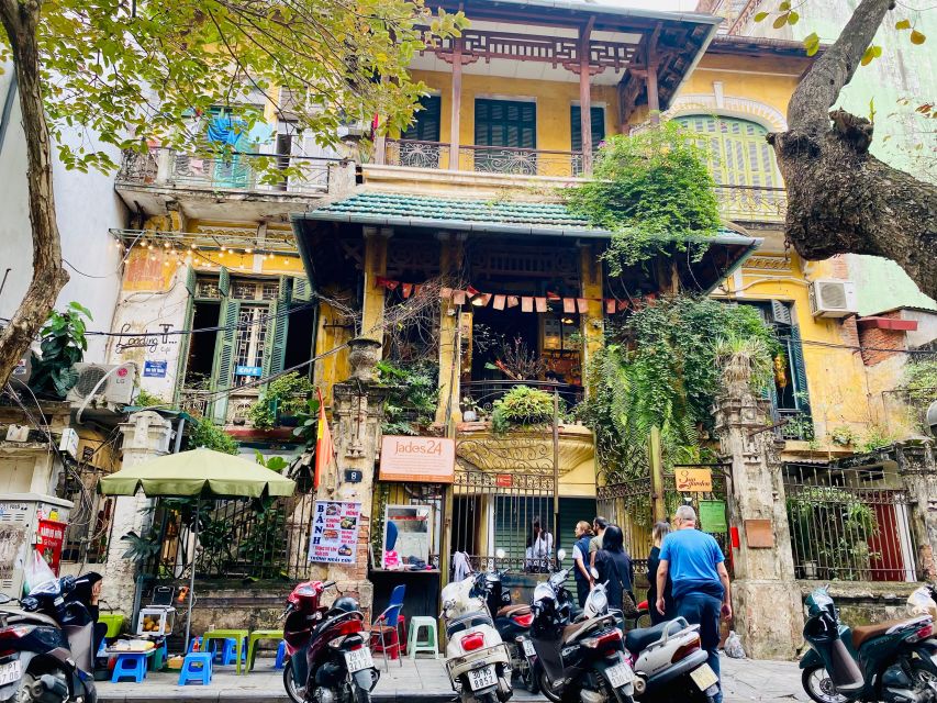 Coffee, History, and Architecture of the French Quarter - Why the French Quarter needs a guide
